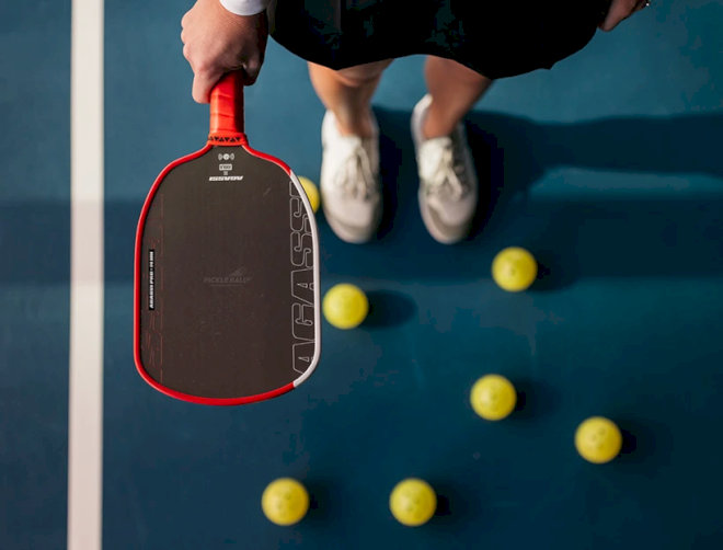 JOOLA Agassi Pro 16mm được thiết kế theo tiêu chuẩn thi đấu chuyên nghiệp