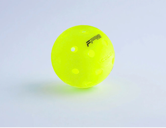 Bóng Facolos F-Pro Performance Gen 2 sở hữu màu xanh lá đặc trưng gồm 40 lỗ bóng