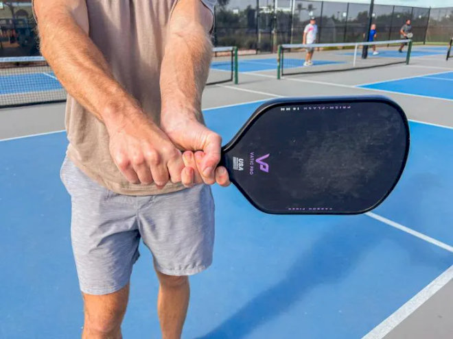 Cách cầm vợt Pickleball 2 tay