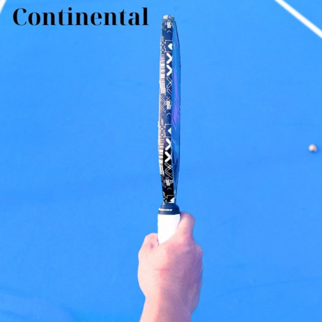 Cách cầm vợt kiểu Continental grip (cầm búa - grip trung tính)