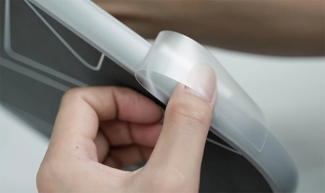 Dán kín hết một vòng, cắt bỏ phần băng thừa nếu có