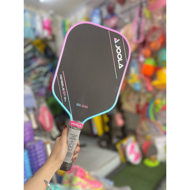 Bóc toàn bộ tem niêm phong trên cán vợt