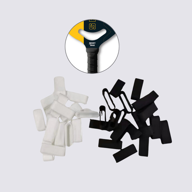 Sử dụng vòng cao su cổ vợt đi kèm nếu có để cố định lớp dây quấn thêm chắc chắn