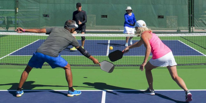 Chú ý đến các lỗi vi phạm trên sân để tránh bị mất điểm hoặc mất quyền giao bóng oan uổng