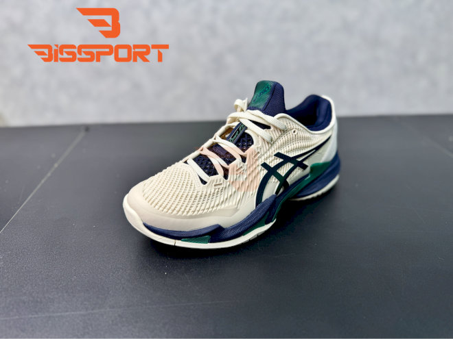 Giày ASICS hỗ trợ bám sân và đổi hướng linh hoạt