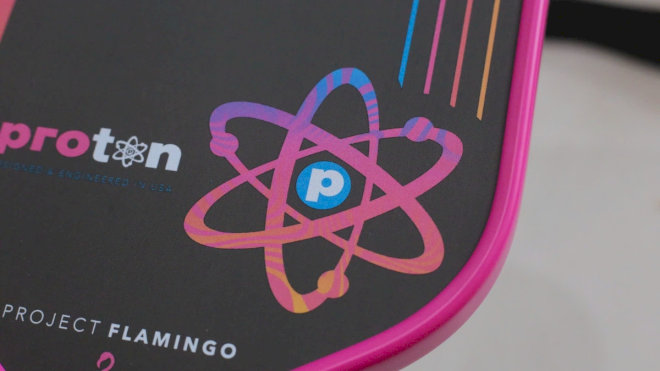 Proton Flamingo sử dụng sợi carbon hàng không với độ nhám cao 
