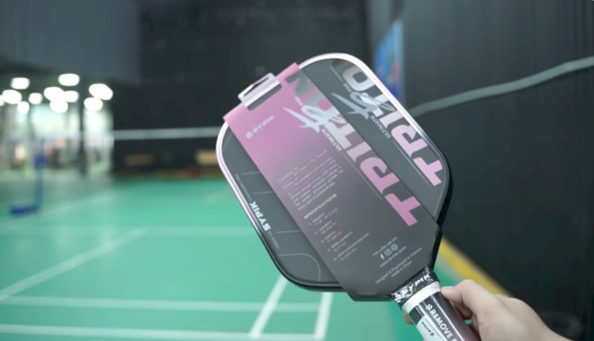 Sypik Triton 5 sử dụng Toray T700 Carbon với đặc tính phản hồi chắc tay và độ bám bóng tốt 