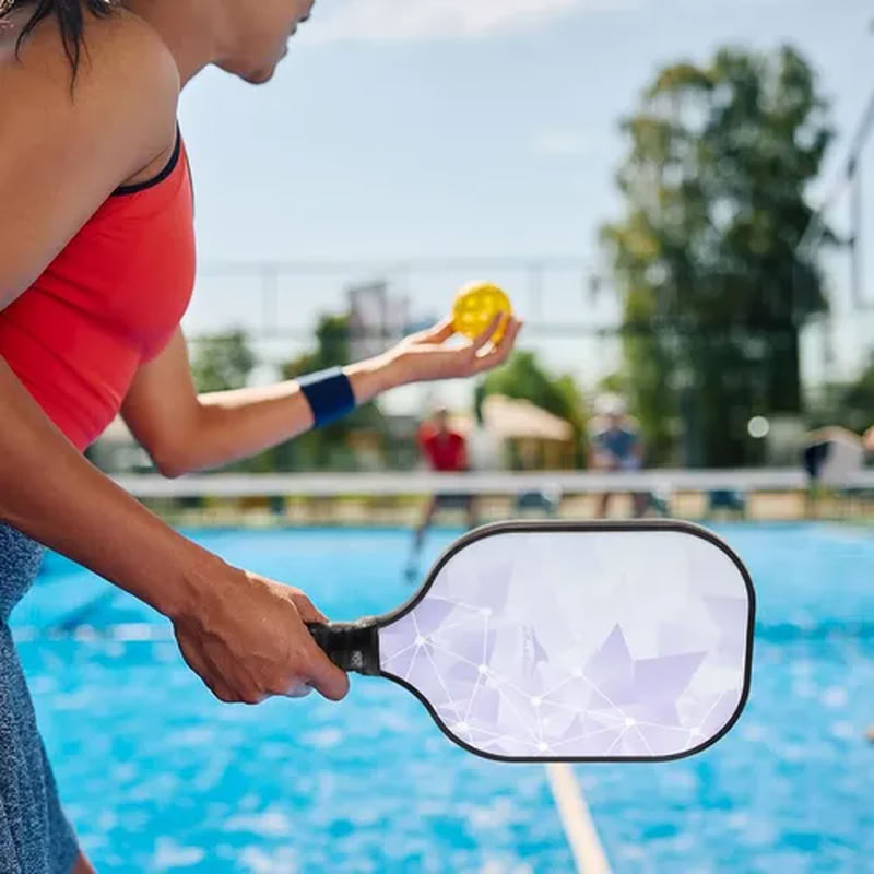 Lỗi dùng tay bắt bóng