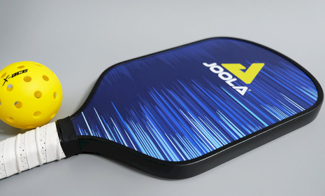 Mặt vợt pickleball Joola được hoàn thiện bằng lớp phủ nhám 