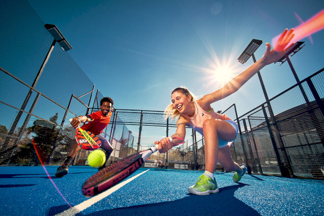 Padel đòi hỏi người chơi phải có nền tảng thể lực để di chuyển liên tục trong không gian lồng kín