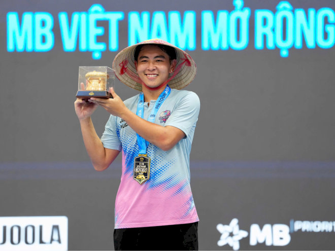 Phúc Huỳnh khẳng định vị thế nhờ tốc độ di chuyển và khả năng bắt Volley trên lưới siêu hạng