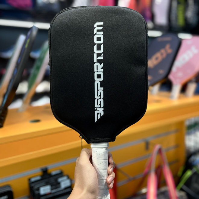 Túi bảo vệ vợt pickleball có kích thước gọn, nhẹ và được làm từ chất liệu cao cấp