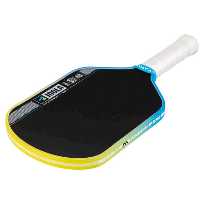 Viền bảo vệ 360° cùng khung carbon và Hyperfoam Edge Wall giúp viền vợt cứng và giảm xoắn 