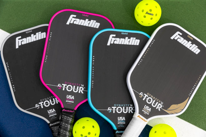 FS Tour Series thiên về tốc độ và tấn công mạnh, phù hợp người chơi bán chuyên
