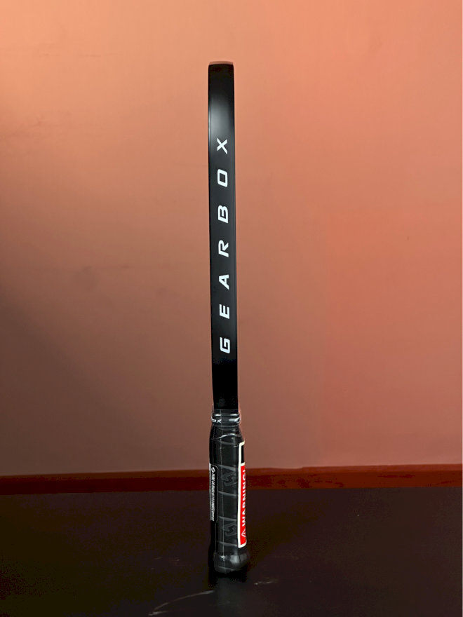 Mặt vợt giúp tạo các cú đánh với độ xoáy hiểm hóc