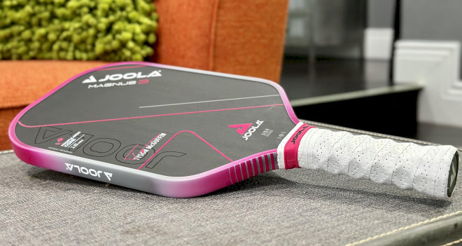 Vợt JOOLA Magnus phù hợp với người chơi thích tầm với lớn và cần sự ổn định khi đánh bóng