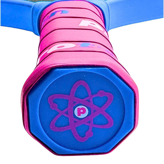 Phần tay cầm dài và êm tay hỗ trợ backhand hai tay