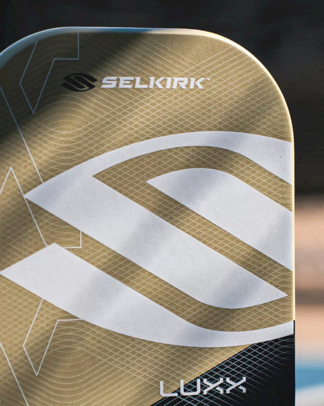 Lớp nhám ProSpin Textured phủ bề mặt giúp tăng cường độ bám giữa bóng và mặt vợt