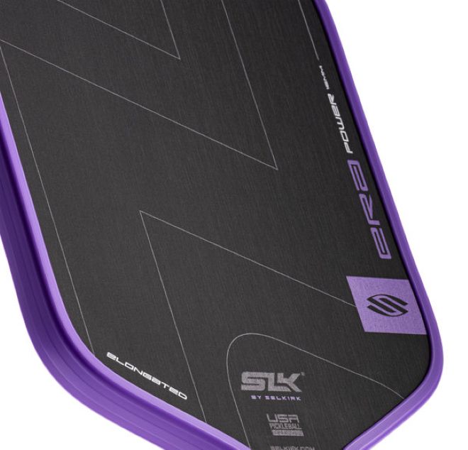 Lớp phủ SpinFlex™ trên nền mặt fiberglass tạo ra độ ma sát cực lớn khi tiếp xúc với bóng