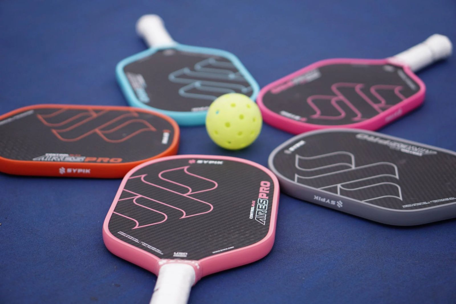 Vợt Sypik Ares Pro sở hữu thiết kế hiện đại