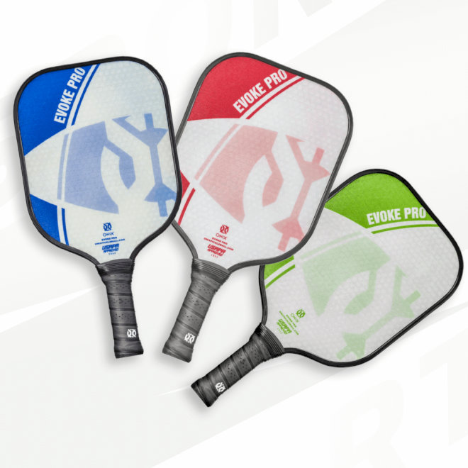 Vợt pickleball với bề mặt Composite giúp người chơi tăng cường khả năng kiểm soát 