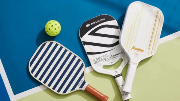 Cách tẩy vợt Pickleball đúng cách để kéo dài tuổi thọ 
